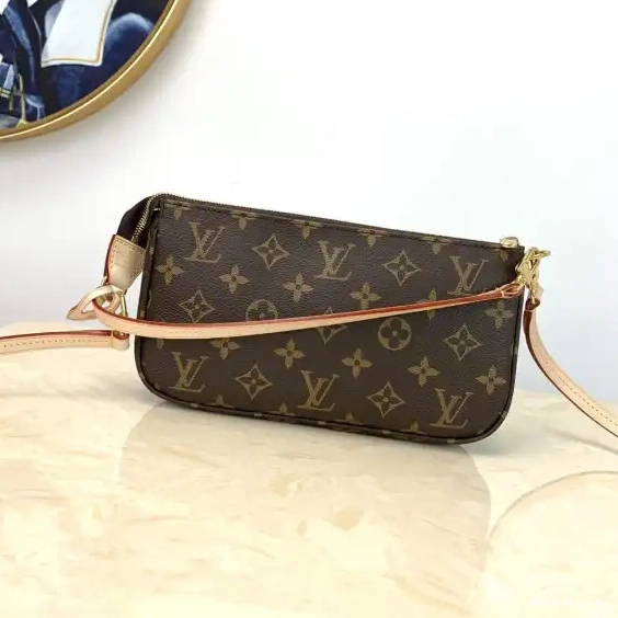 AAA Replica Ru Louis POCHETTE Vuitton ACCESSOIRES 0607
